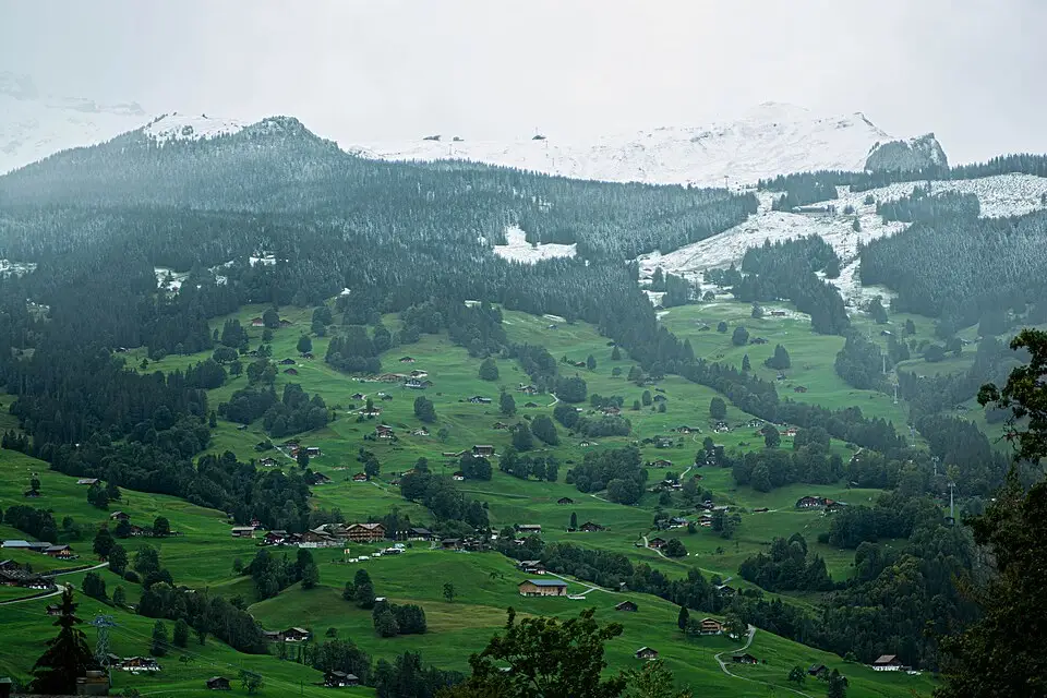 Stimmungsvolle Reiseansicht aus Berner Oberland für Günstige Busreise Berner Oberland – Dauer & Komfort