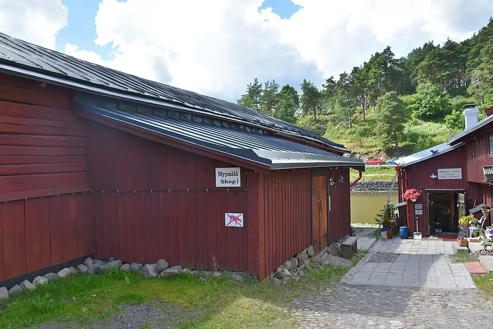 Stimmungsvolle Reiseansicht aus Finnland für Busreise Finnland im Herbst – Route & Leistungen