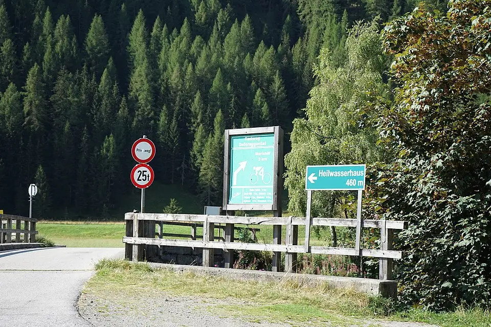 Stimmungsvolle Reiseansicht aus Tirol für Busreise Tirol 5 Tage – ehrlich eingeordnet