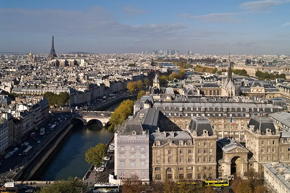 Landschaft und Sehenswürdigkeiten in Paris für Vereinsreise Paris mit dem Bus – Tipps zur Auswahl