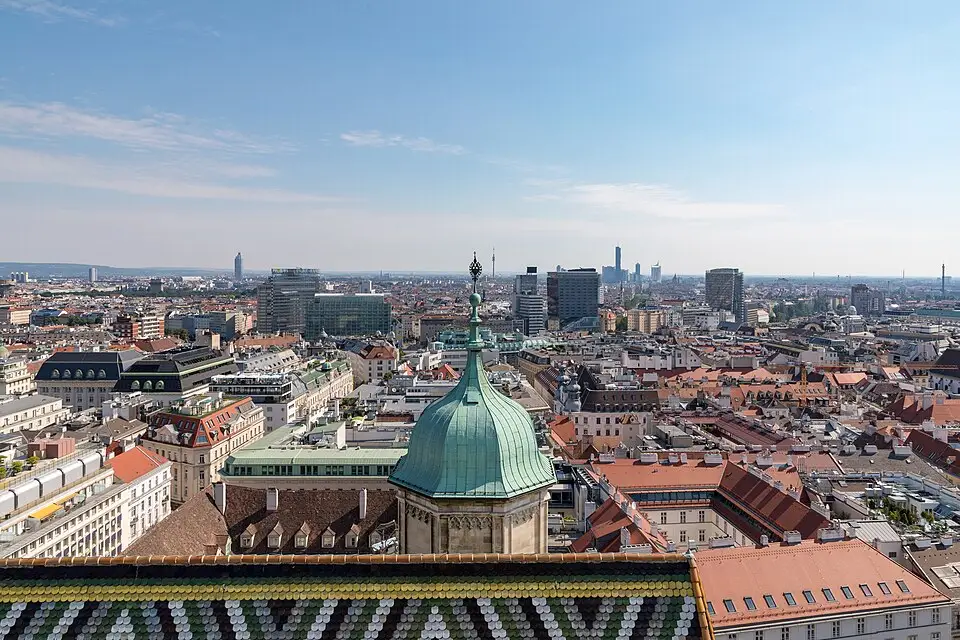 Stimmungsvolle Reiseansicht aus Wien für Busreise Wien mit Haustürabholung – Reisecheck