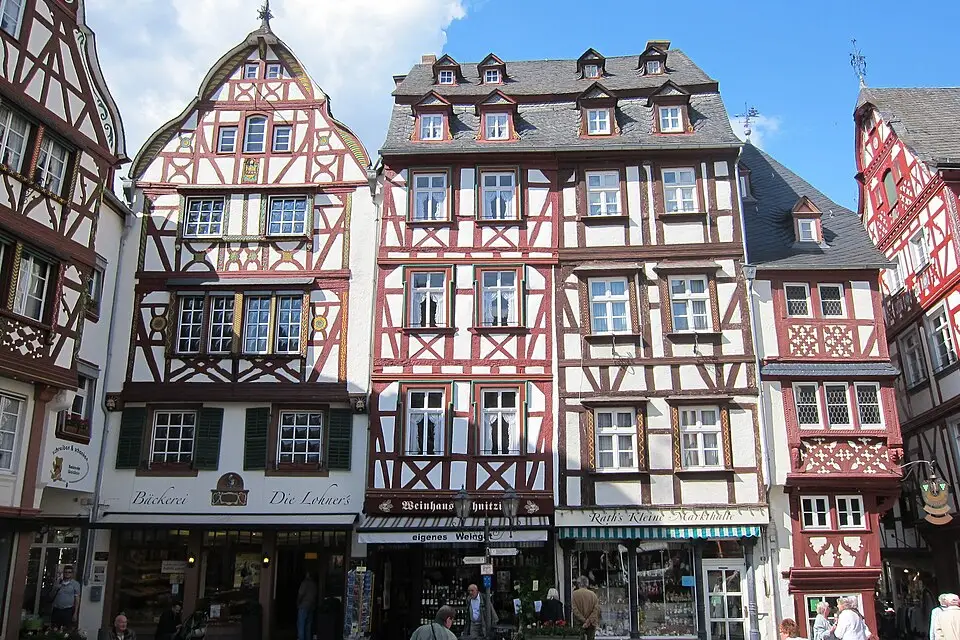Stimmungsvolle Reiseansicht aus Mosel für Kulturreise Mosel mit dem Bus – Reisecheck