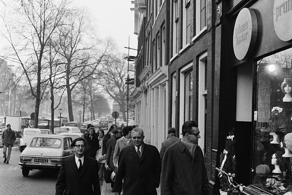 Authentischer Reisemoment in Amsterdam – passend zu Standortreise Amsterdam mit dem Bus – Dauer & Komfort