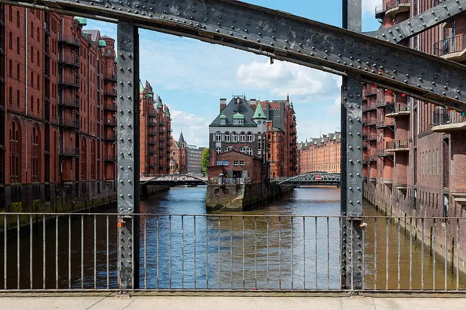 Stimmungsvolle Reiseansicht aus Hamburg für Busreise Hamburg ab NRW – Reisecheck