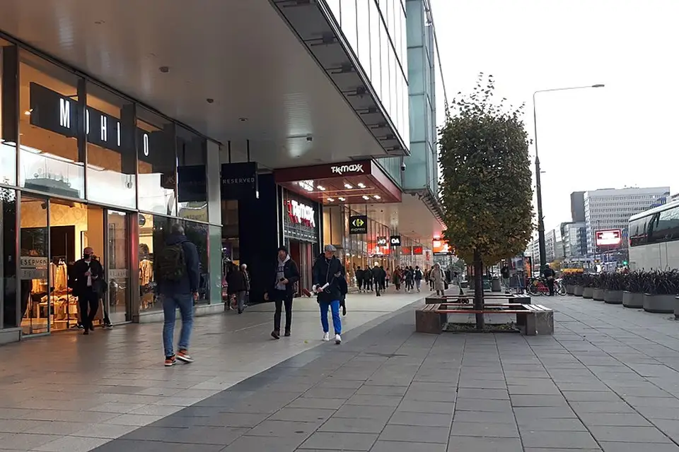 Authentischer Reisemoment in Warschau – passend zu Busreise Warschau im Frühling – ehrlich eingeordnet