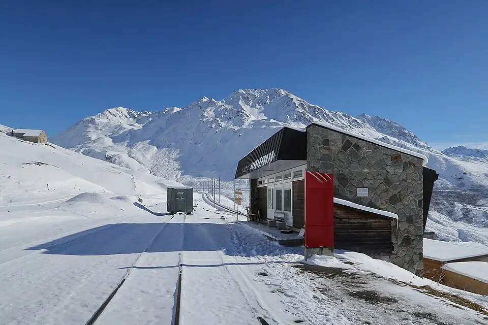Landschaft und Sehenswürdigkeiten in Wallis für Busreise Wallis mit 4-Sterne-Hotel – Dauer & Komfort