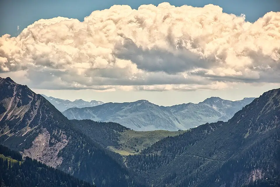 Stimmungsvolle Reiseansicht aus Vorarlberg für Busreise Vorarlberg 10 Tage – Tipps zur Auswahl