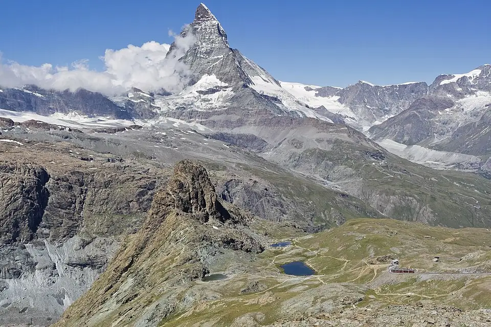 Landschaft und Sehenswürdigkeiten in Wallis für Busreise Wallis 5 Tage – Reisecheck