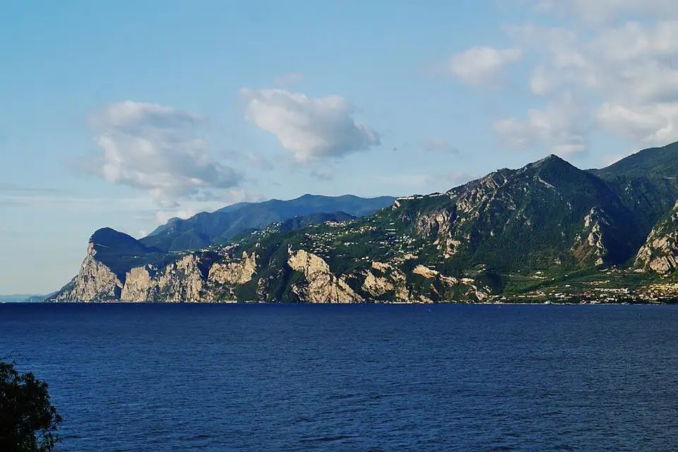 Landschaft und Sehenswürdigkeiten in Gardasee für Busreise Gardasee für Senioren mit Haustürabholung – Reisecheck