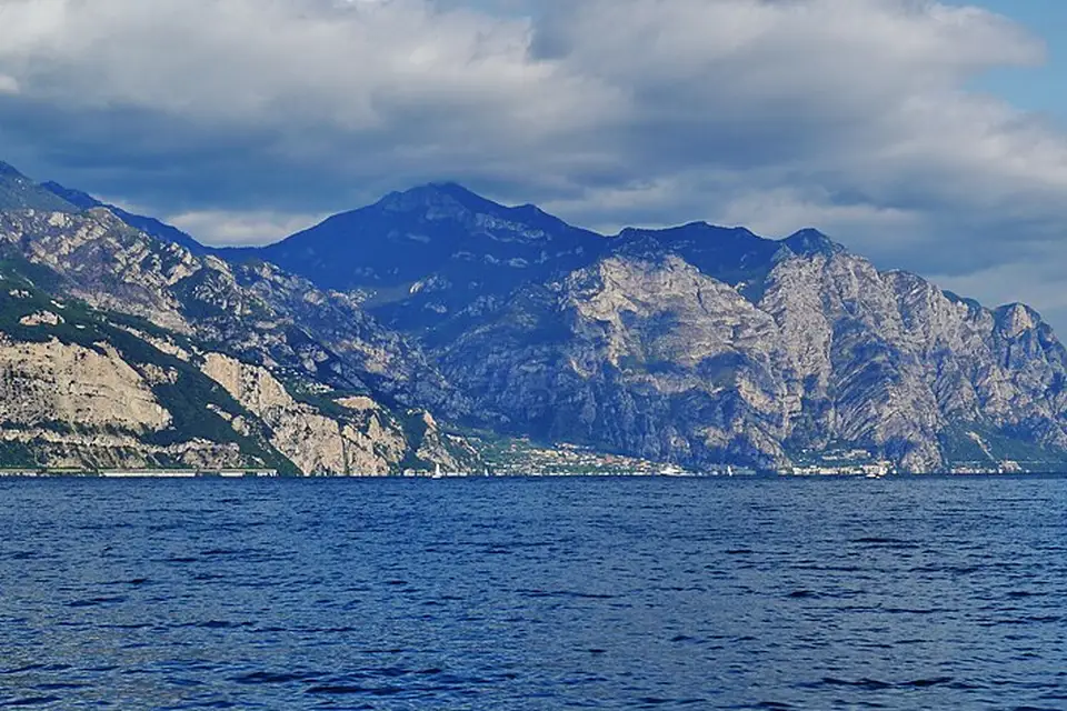 Landschaft und Sehenswürdigkeiten in Gardasee für Busreise Gardasee mit viel Freizeit – Dauer & Komfort