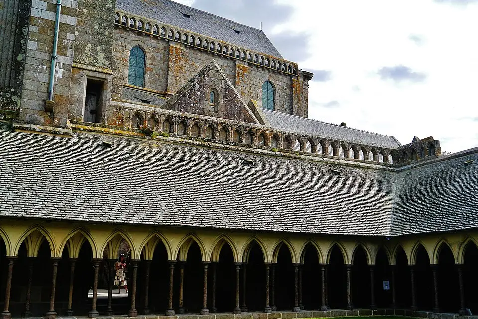Authentischer Reisemoment in Normandie – passend zu Busreise Normandie für Paare – Dauer & Komfort