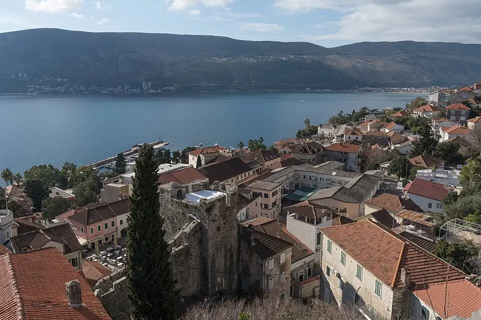 Landschaft und Sehenswürdigkeiten in Montenegro für Beste Reisezeit für eine Busreise Montenegro – Reisecheck