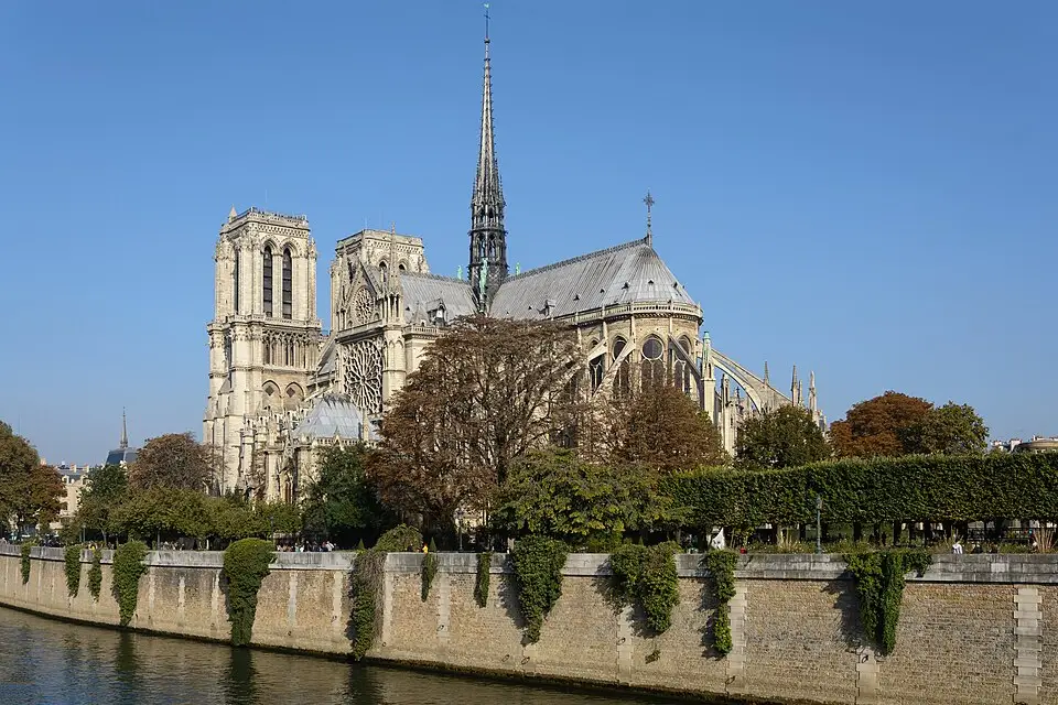 Authentischer Reisemoment in Paris – passend zu Busreise Paris 7 Tage – Tipps zur Auswahl