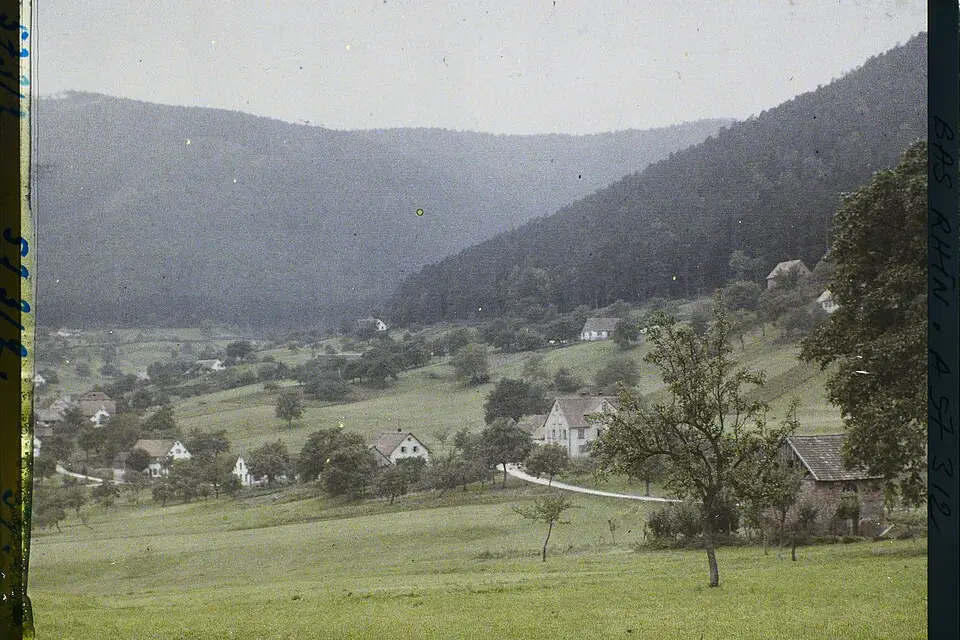 Stimmungsvolle Reiseansicht aus Elsass für Busreise Elsass im Sommer – Route & Leistungen