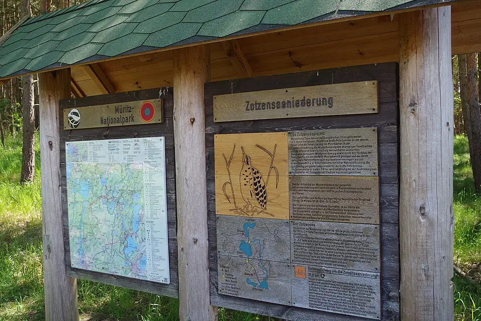 Stimmungsvolle Reiseansicht aus Mecklenburgischen Seenplatte für Mecklenburgische Seenplatte – Bus-Standortreise