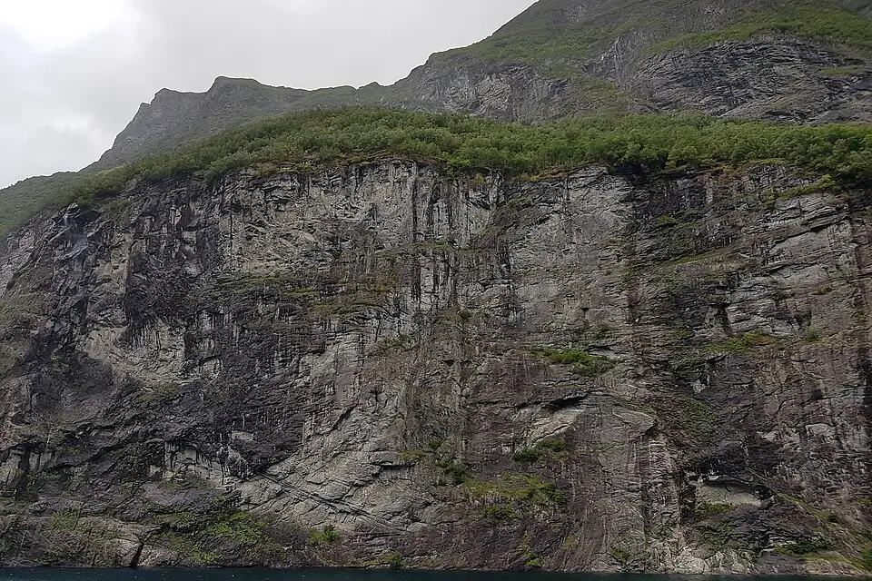 Stimmungsvolle Reiseansicht aus Norwegische Fjorde für Genussreise Norwegische Fjorde mit dem Bus – ehrlich eingeordnet
