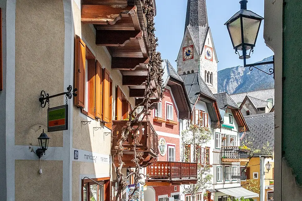 Stimmungsvolle Reiseansicht aus Salzkammergut für Günstige Busreise Salzkammergut – Dauer & Komfort