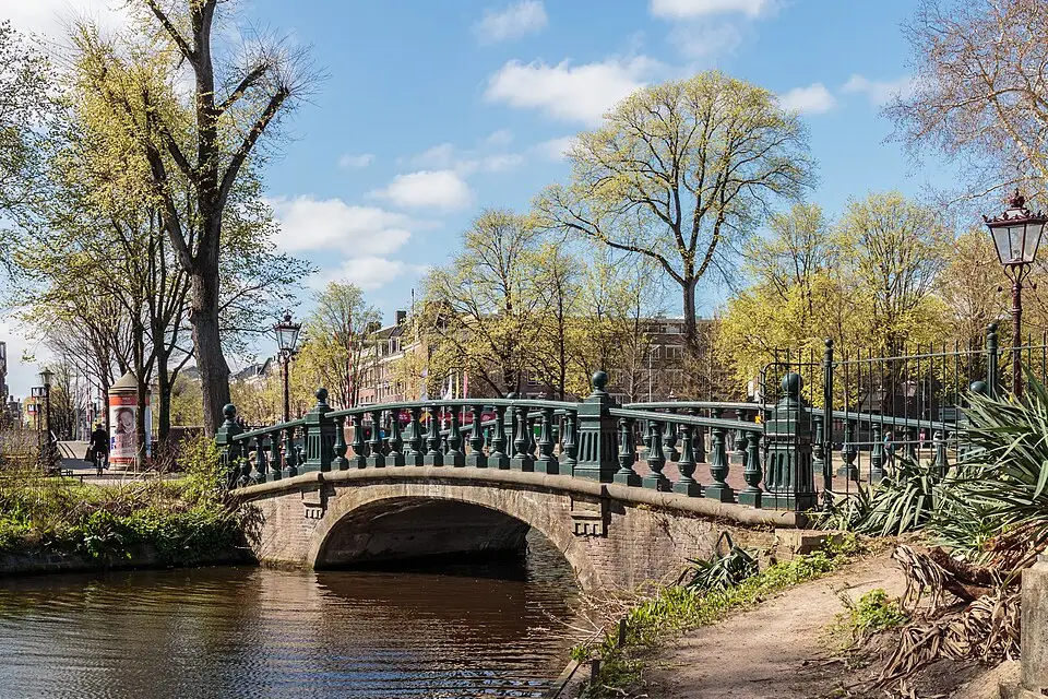 Authentischer Reisemoment in Amsterdam – passend zu Busreise Amsterdam ohne Nachtfahrt – Route & Leistungen