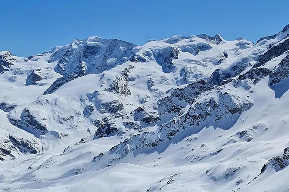 Landschaft und Sehenswürdigkeiten in Engadin für Naturreise Engadin mit dem Bus – ehrlich eingeordnet
