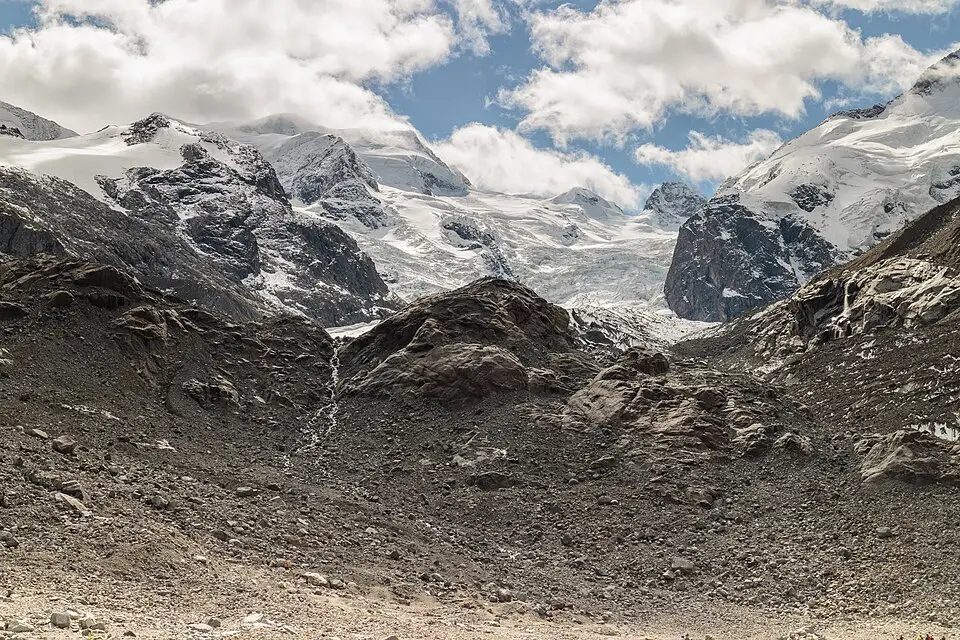 Stimmungsvolle Reiseansicht aus Engadin für Standortreise Engadin mit dem Bus – Dauer & Komfort