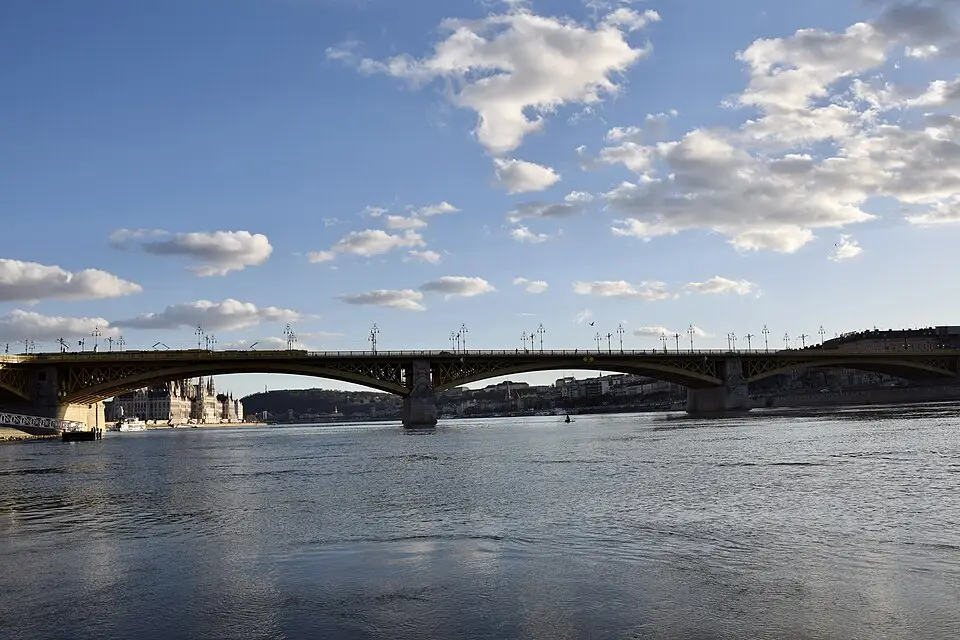 Landschaft und Sehenswürdigkeiten in Budapest für Busreise Budapest ab Stuttgart – ehrlich eingeordnet