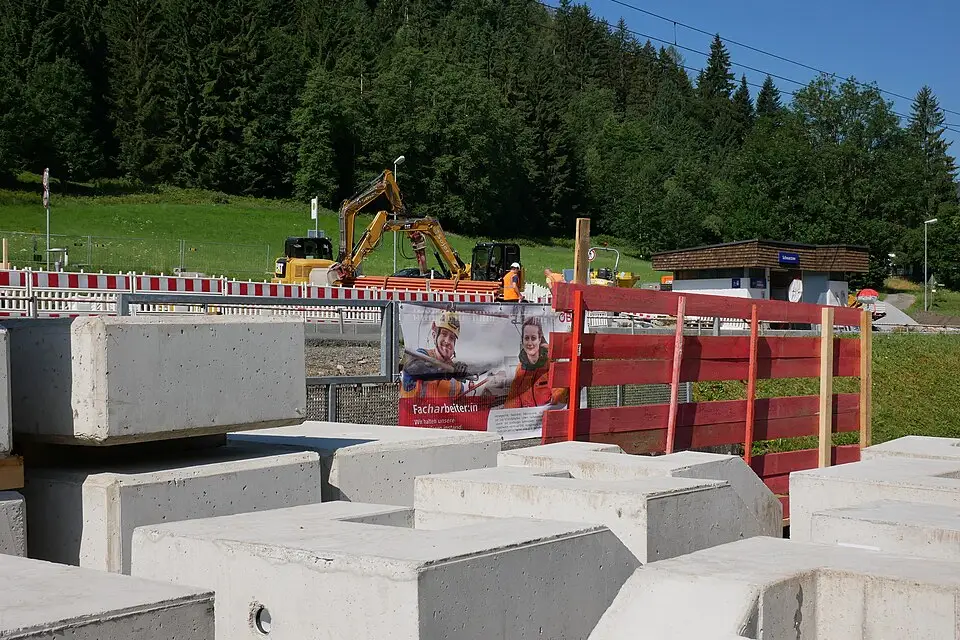 Stimmungsvolle Reiseansicht aus Tirol für Busreise Tirol für Senioren – Dauer & Komfort