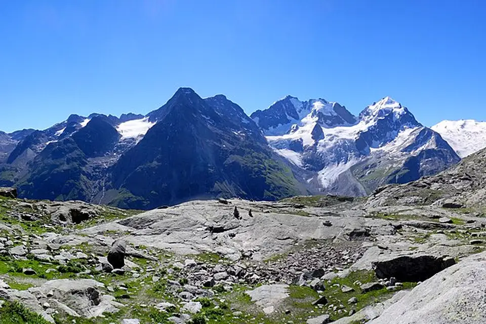 Stimmungsvolle Reiseansicht aus Engadin für Genussreise Engadin mit dem Bus – Reiseguide
