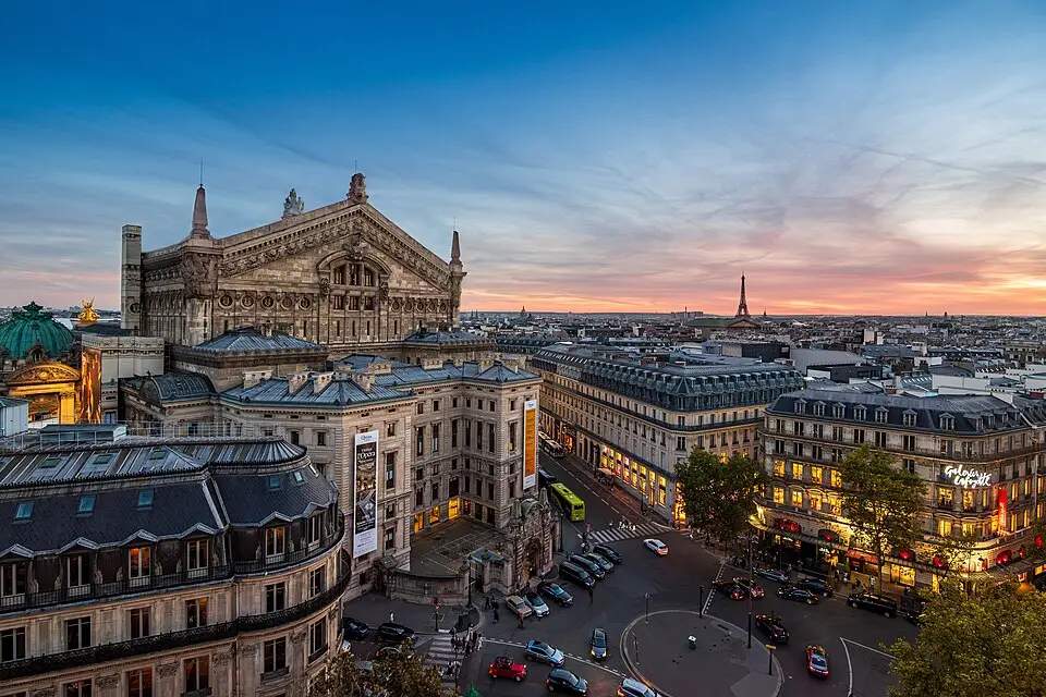 Stimmungsvolle Reiseansicht aus Paris für Busreise Paris mit Halbpension – Reiseguide