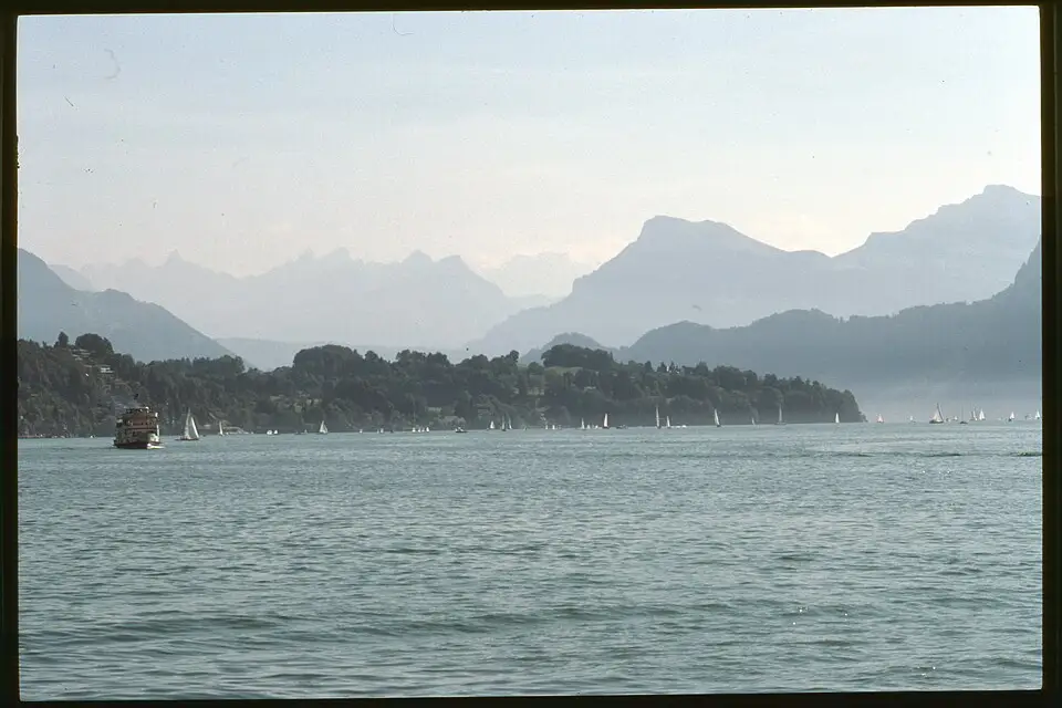 Stimmungsvolle Reiseansicht aus Vierwaldstättersee für Genussreise Vierwaldstättersee mit dem Bus – Route & Leistungen