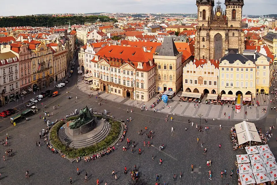 Landschaft und Sehenswürdigkeiten in Prag für Busreise Prag im Winter – Route & Leistungen
