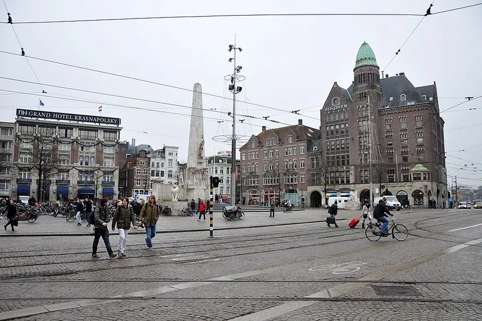 Authentischer Reisemoment in Amsterdam – passend zu Busreise Amsterdam 10 Tage – Tipps zur Auswahl