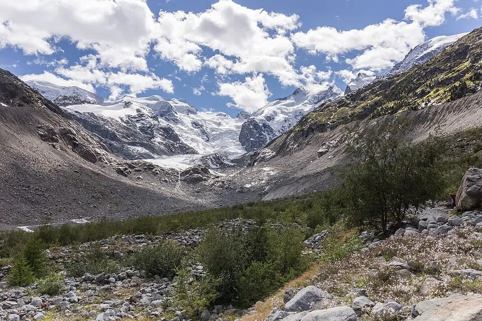 Landschaft und Sehenswürdigkeiten in Engadin für Weihnachtsreise Engadin mit dem Bus – Reiseguide