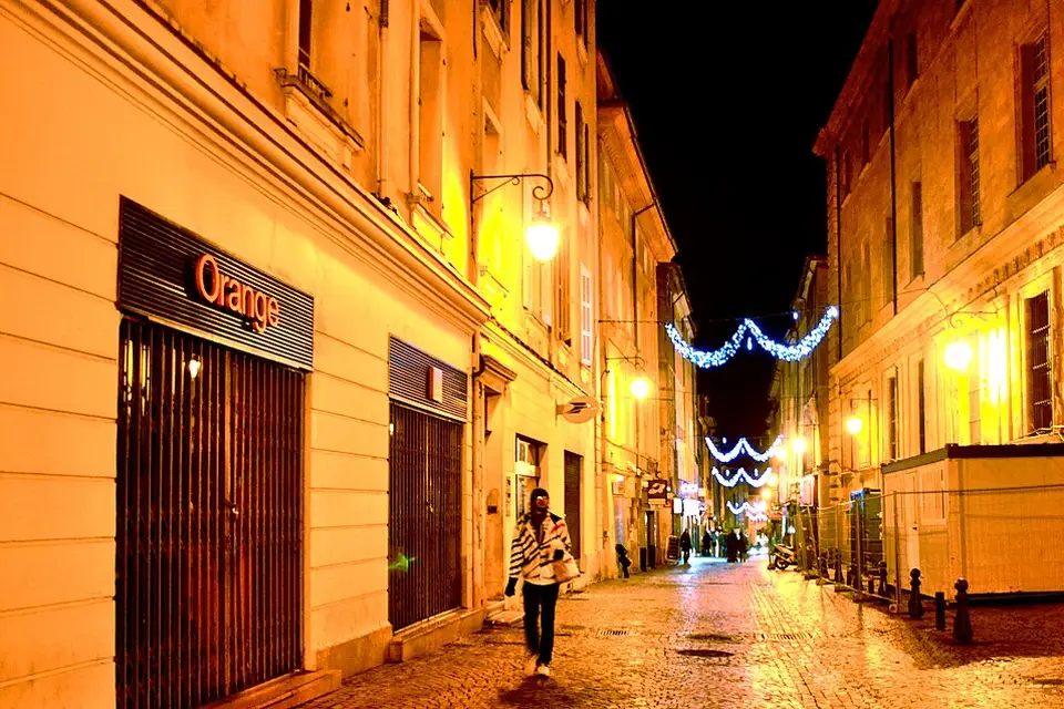 Landschaft und Sehenswürdigkeiten in Provence für Adventsreise Provence mit dem Bus – Tipps zur Auswahl