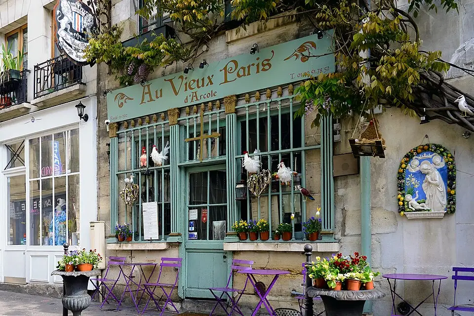 Authentischer Reisemoment in Paris – passend zu Busreise Paris für Alleinreisende – Tipps zur Auswahl