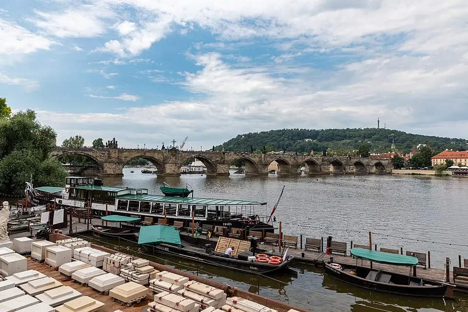 Authentischer Reisemoment in Prag – passend zu Busreise Prag mit Rollator – Reisecheck