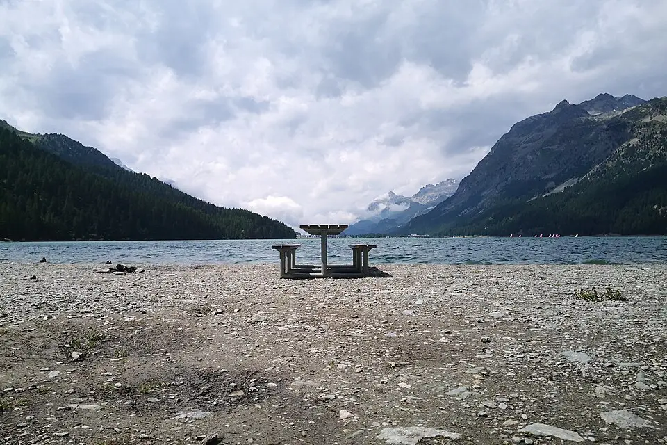 Authentischer Reisemoment in Engadin – passend zu Busreise Engadin im Sommer – Reisecheck