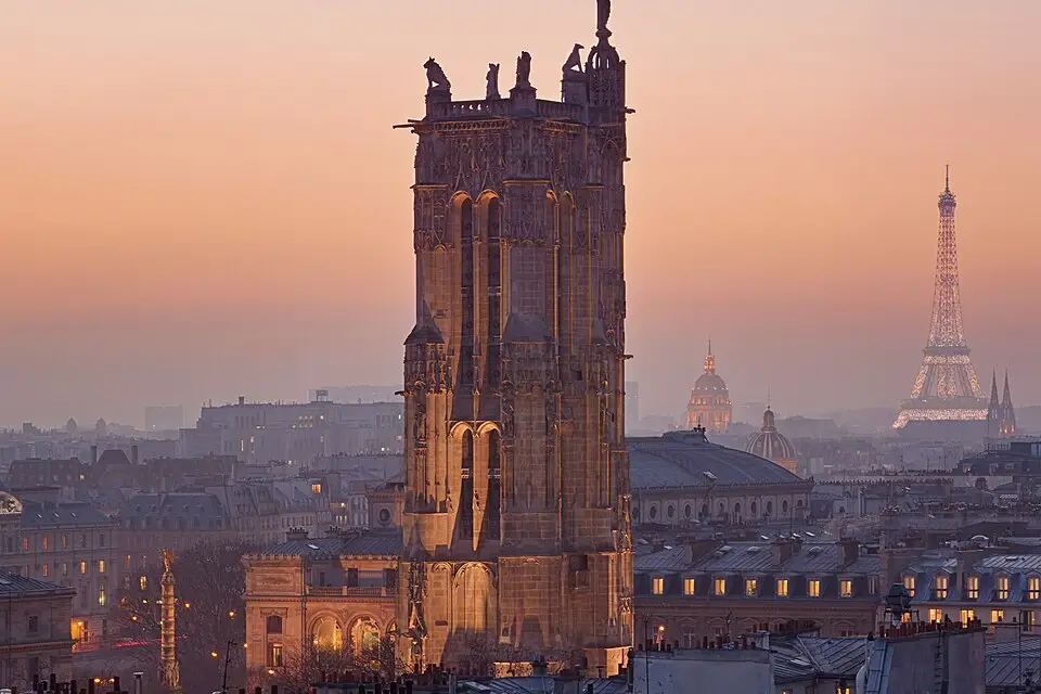 Stimmungsvolle Reiseansicht aus Paris für Gruppenreise Paris mit dem Bus – Tipps zur Auswahl