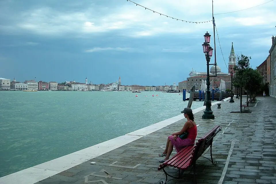 Stimmungsvolle Reiseansicht aus Venedig für Beste Reisezeit für eine Busreise Venedig – Dauer & Komfort