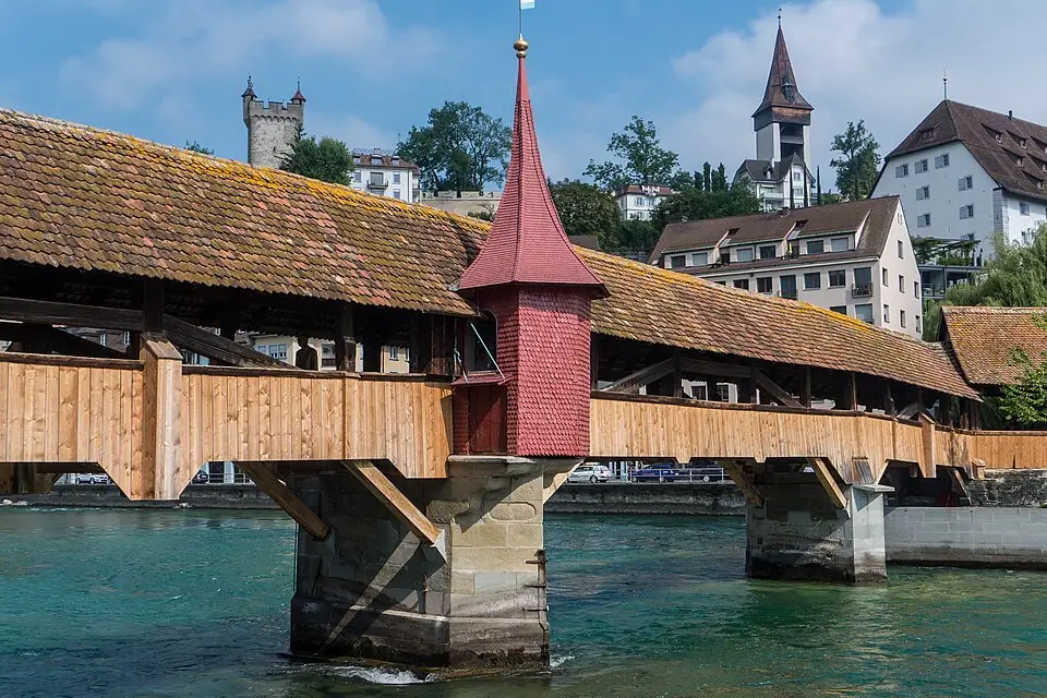 Stimmungsvolle Reiseansicht aus Vierwaldstättersee für Busreise Vierwaldstättersee mit 4-Sterne-Hotel – Reisecheck