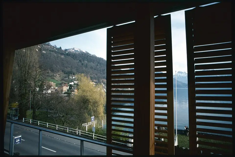 Stimmungsvolle Reiseansicht aus Vierwaldstättersee für Busreise Vierwaldstättersee mit Halbpension – ehrlich eingeordnet