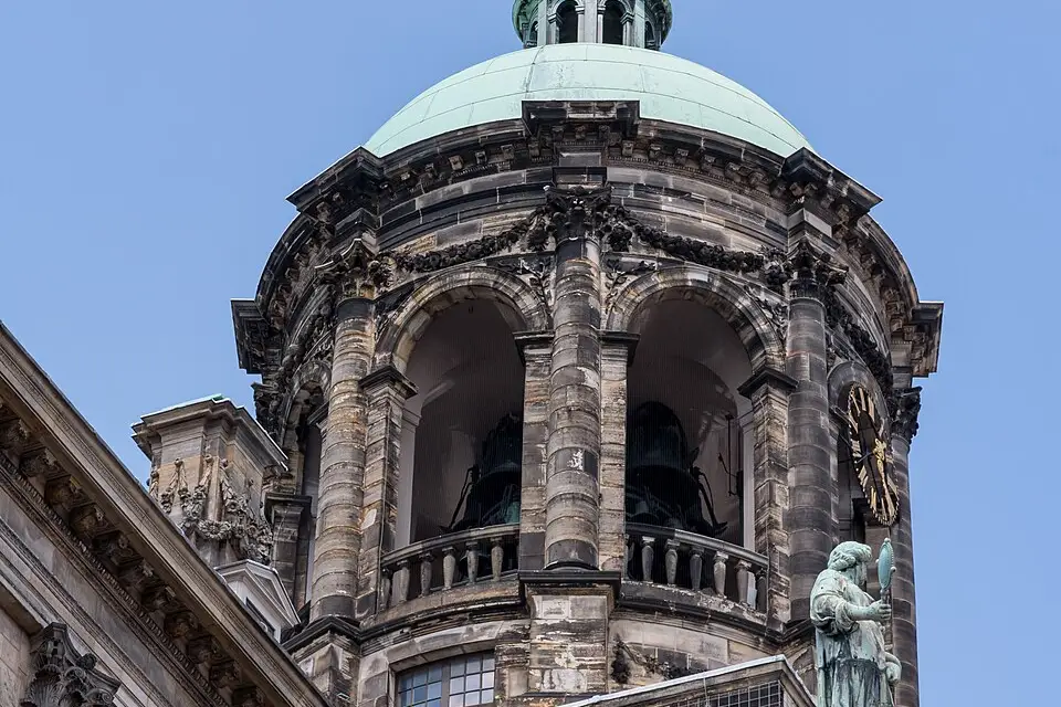 Stimmungsvolle Reiseansicht aus Amsterdam für Busreise Amsterdam 10 Tage – Tipps zur Auswahl
