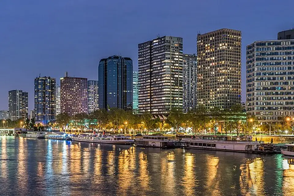 Landschaft und Sehenswürdigkeiten in Paris für Busreise Paris mit Haustürabholung – Dauer & Komfort