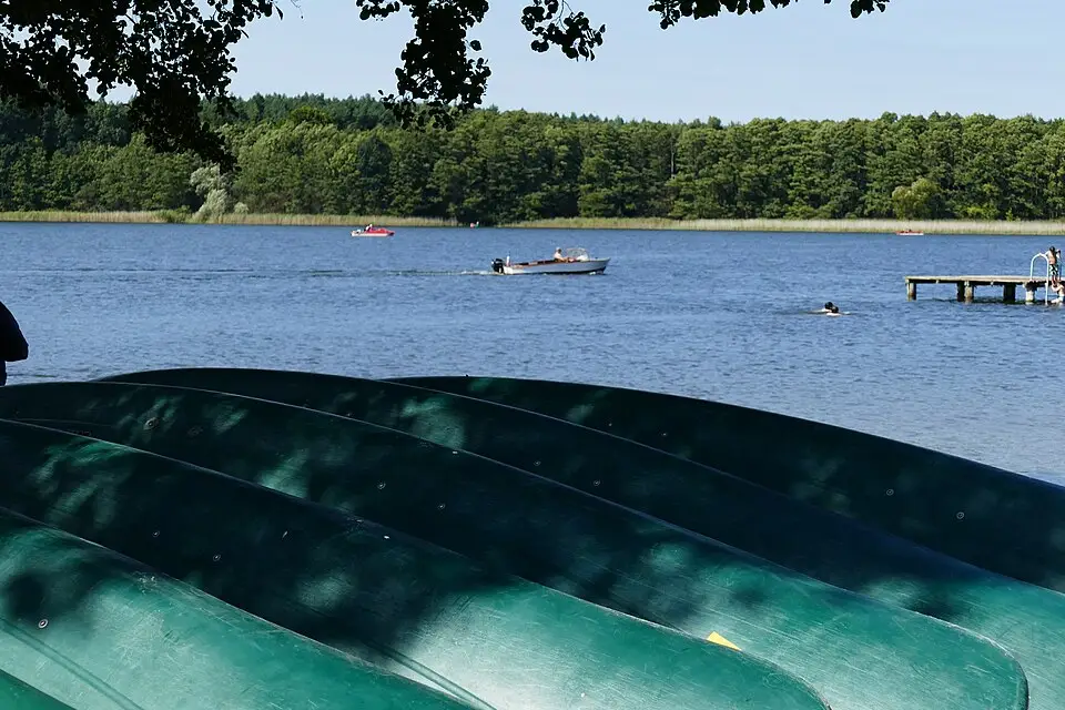 Stimmungsvolle Reiseansicht aus Mecklenburgischen Seenplatte für Busreise Mecklenburgische Seenplatte ab München – Reisecheck