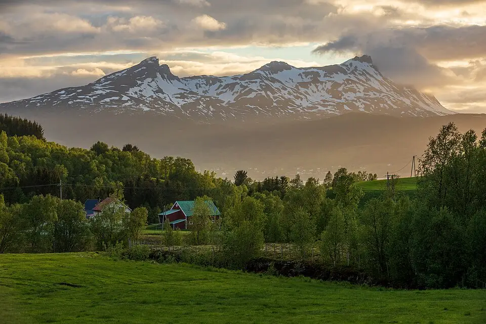 Authentischer Reisemoment in Nordkap – passend zu Busreise Nordkap für Senioren – Tipps zur Auswahl