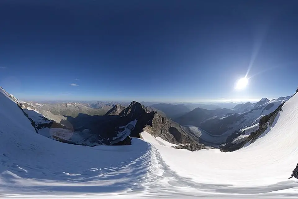 Stimmungsvolle Reiseansicht aus Engadin für Busreise Engadin mit Rollator – ehrlich eingeordnet