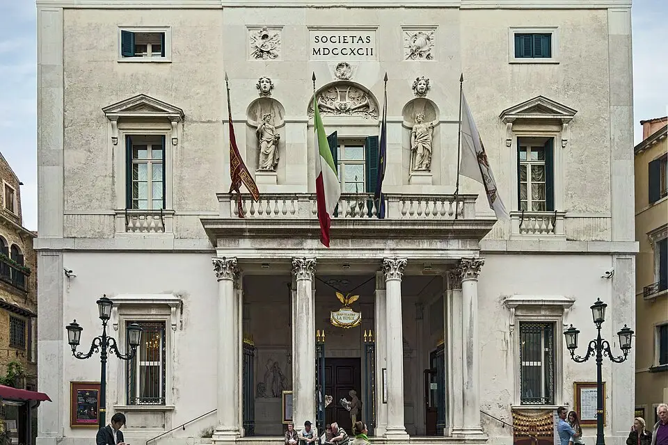 Stimmungsvolle Reiseansicht aus Venedig für Busreise Venedig ab Hamburg – ehrlich eingeordnet