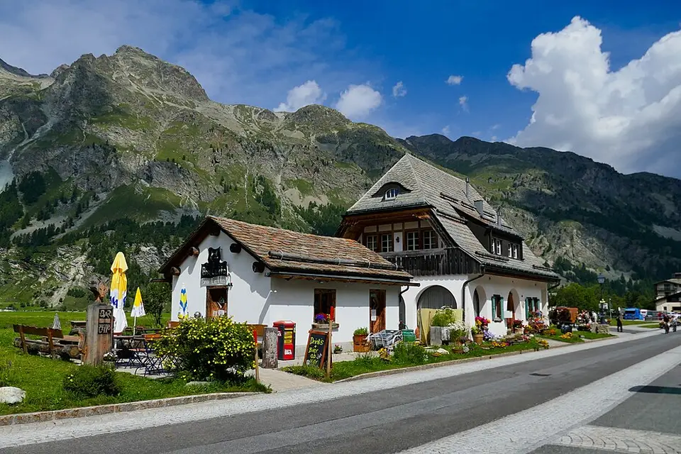 Landschaft und Sehenswürdigkeiten in Engadin für Busreise Engadin ab NRW – Dauer & Komfort