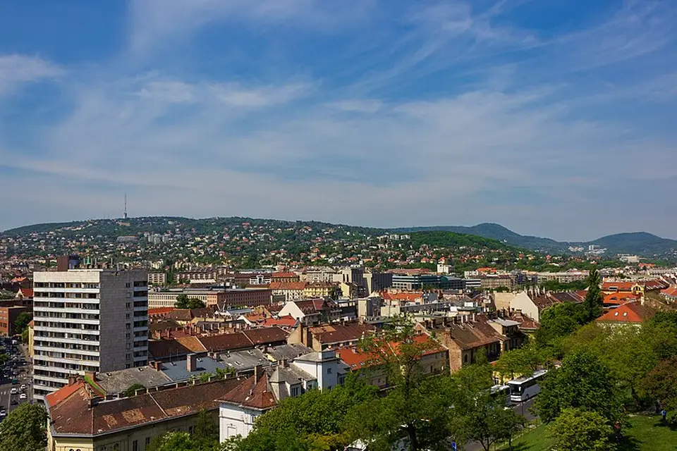 Stimmungsvolle Reiseansicht aus Budapest für Busreise Budapest Angebote vergleichen – Route & Leistungen